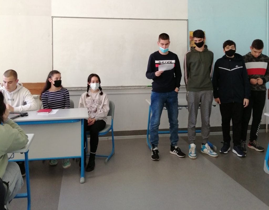 Симулация на изборен процес и разпалени политически дебати в час по история