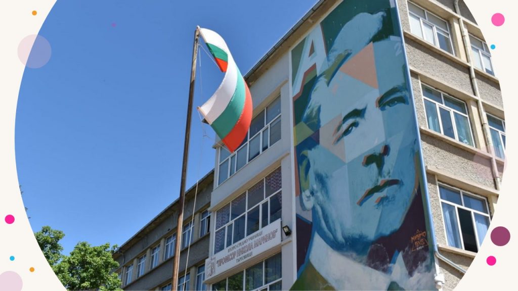 Десетокласник на Второ СУ зае трето място в национален конкурс за рисунка