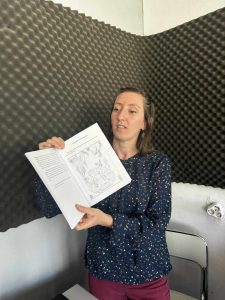 Писателка представи своя книга пред второкласници